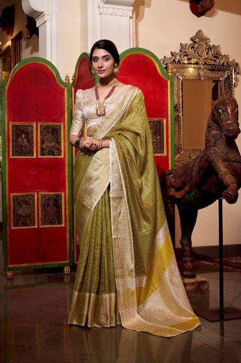 Elegant Jacquard Saree & Blouse with Zari Weaving