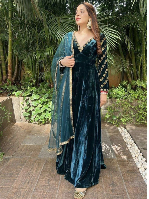 Stepnshop Premium Velvet Gown with Soft Net Dupatta